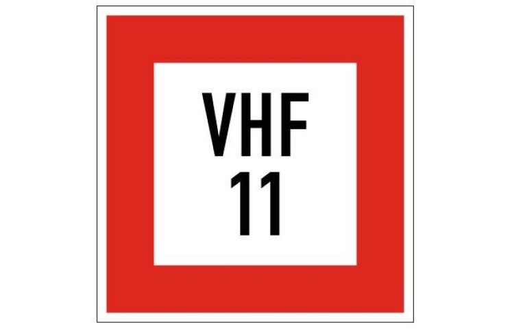 Plavební znak B11b - Příkaz uvést do provozu radiofonní stanici na vyznačeném kanálu