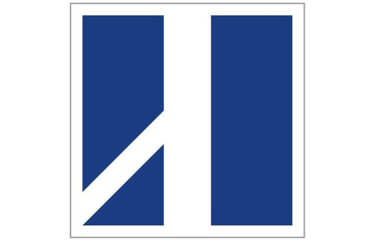 Plavební znak E9f - Plavidlo pluje po hlavní vodní cestě. Má přednost před plavidly na vedlejší vodní cestě