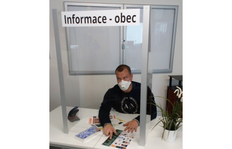 Ochranná přepážka - model s bočními zástěnami