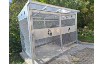 Uzamykatelný přístřešek DUO pro dva kontejnery 1100l